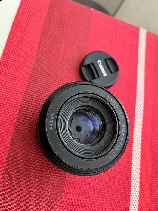 Canon RF 50mm f/1.8 stm обектив