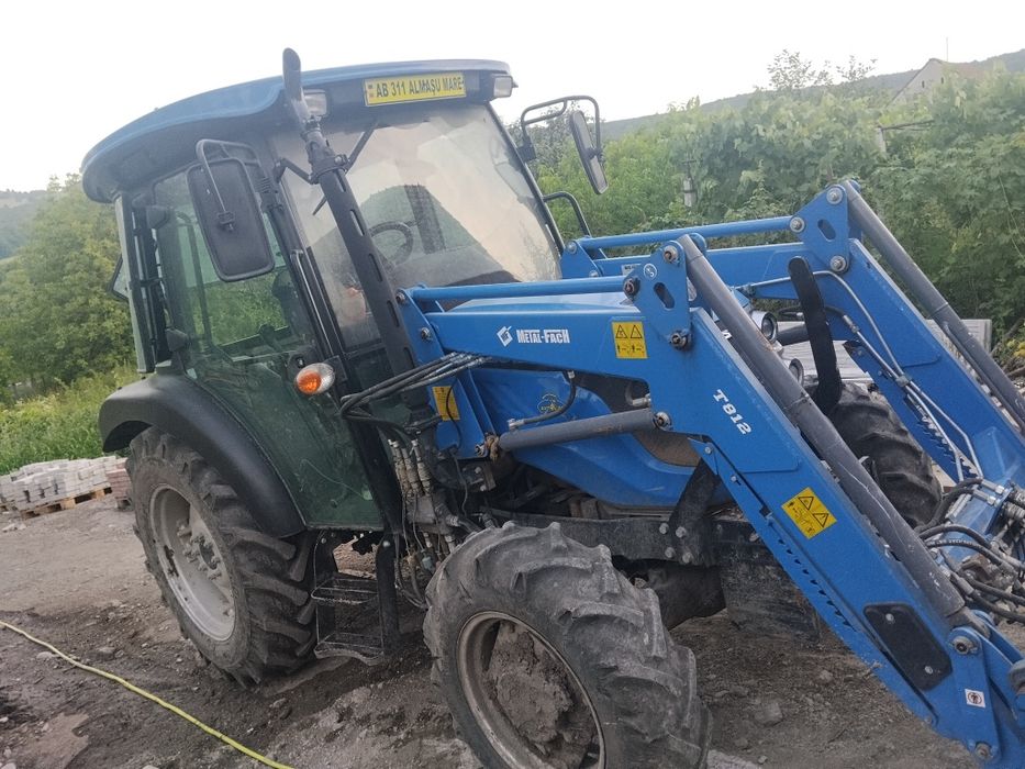 Vând tractor solis