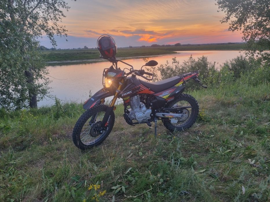 Продам мотоцикл эндуро 250
