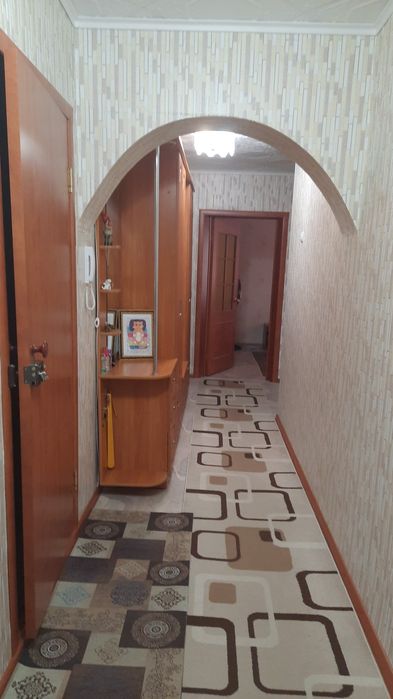 Продаётся  трех комнатная квартира  3мкр 16д.