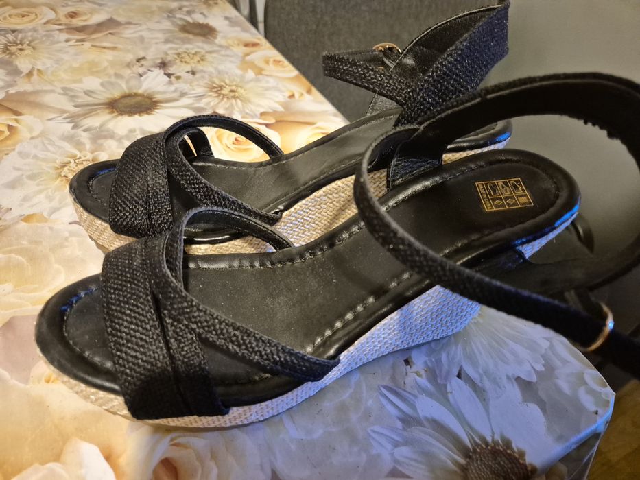 Сандали с платформа