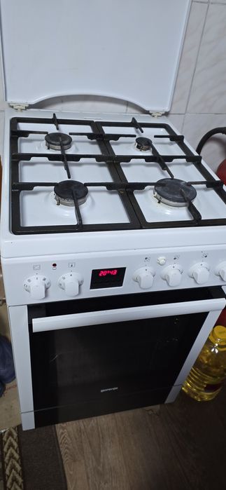 Продам газовую плиту