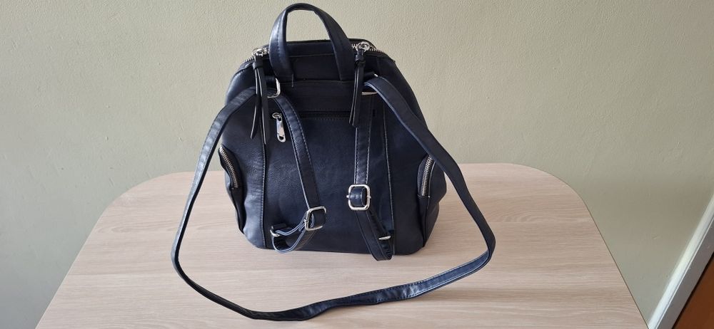 Rucsac din imitatie piele, albastru, model clasic, stare foarte bună
