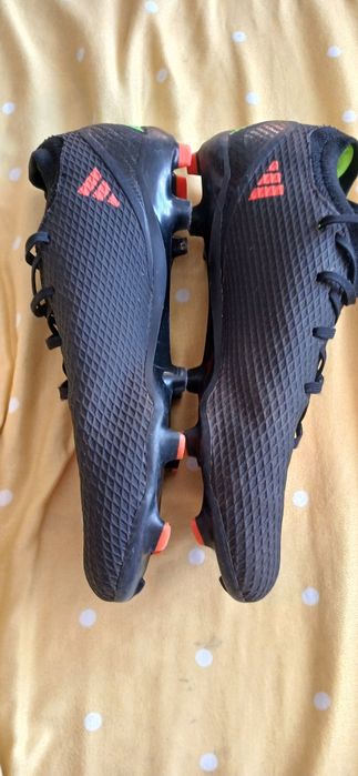 Ghete de fotbal aproape noi. Marimea 42 2/3