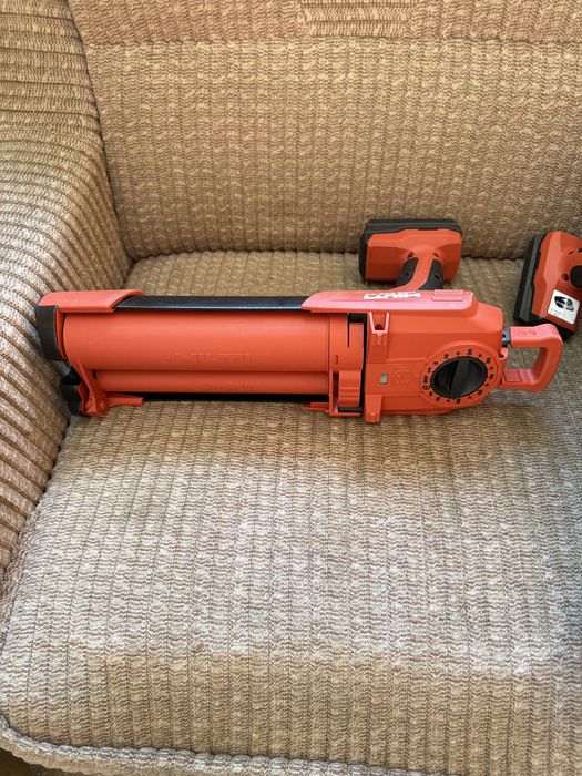 Pistol de siliconat bicomponent HILTI