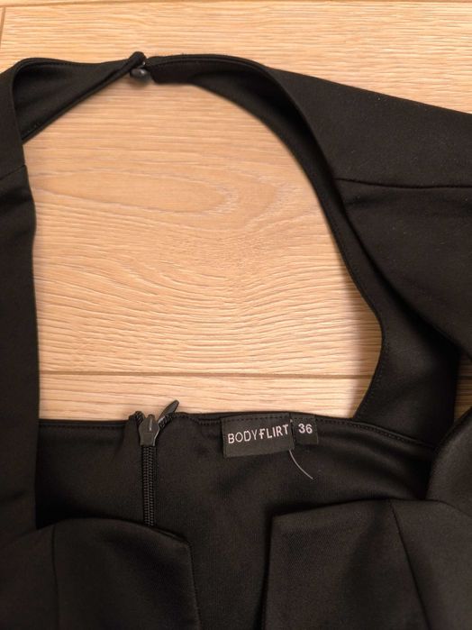 Нова дълга рокля с деколте във формата на сърце