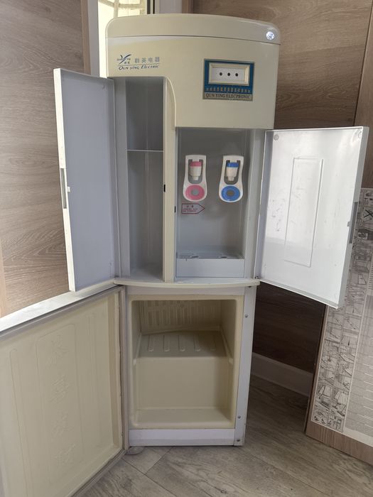 Кулер для воды в хорошем состоянии