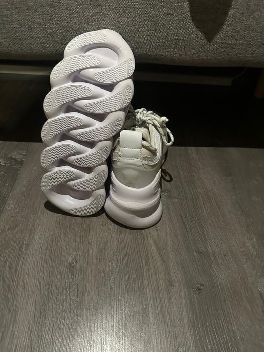 Versace chain reaction