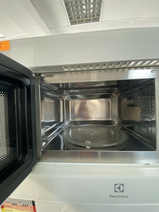 Микровълнова за вграждане Electrolux, бяла ,60 см.17 л.