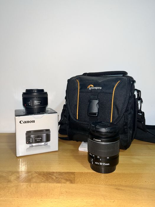 Canon 750D + 2 Obiective (18-55mm & 50mm) + Geantă Lowepro