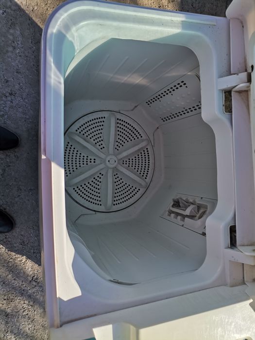 Mașina de spălat rufe semi-automata ALBATROS  cu storcator perfect fun