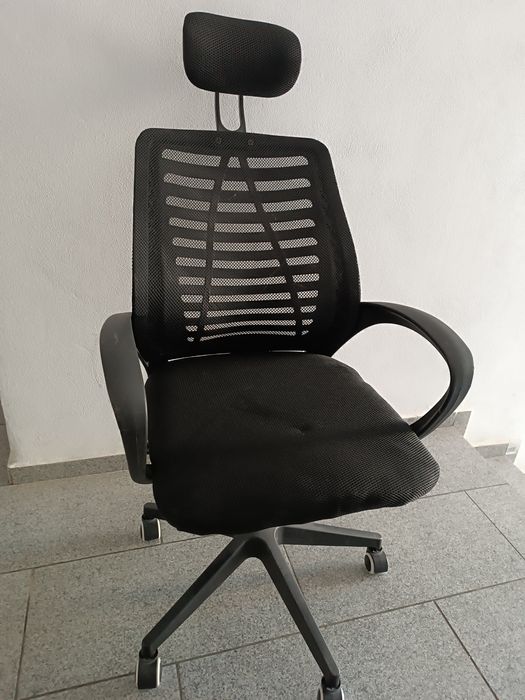 Vând mobila,Masa,Birou,Scaun,mașina de spălat și spălat vase