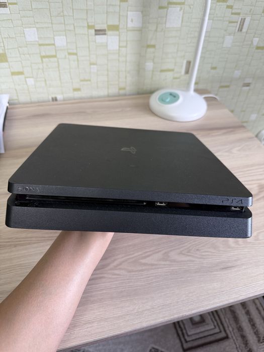 Продается ps4, в отличном состояний!