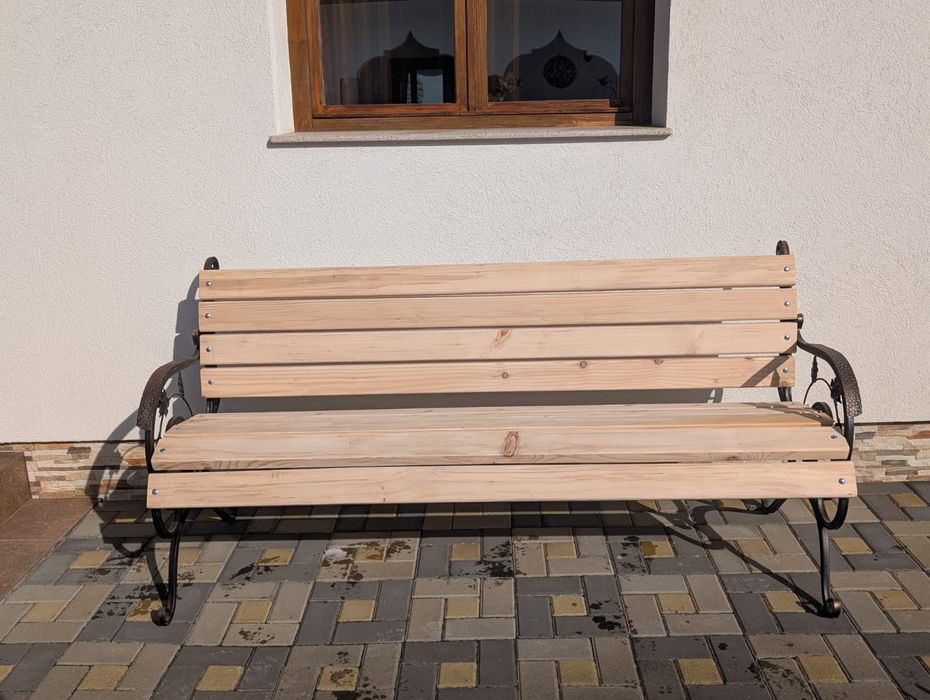 Bancă din lemn cu picioare din fier forjat
