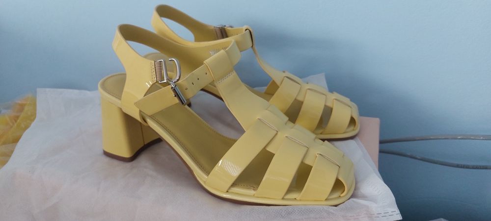 Новые босоножки  размер 36.