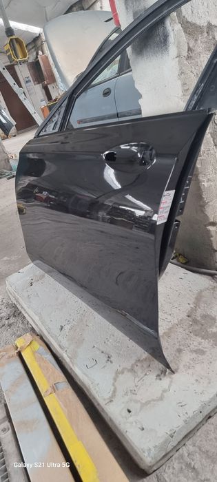Предна лява врата за Мерцедес w213 с пантите