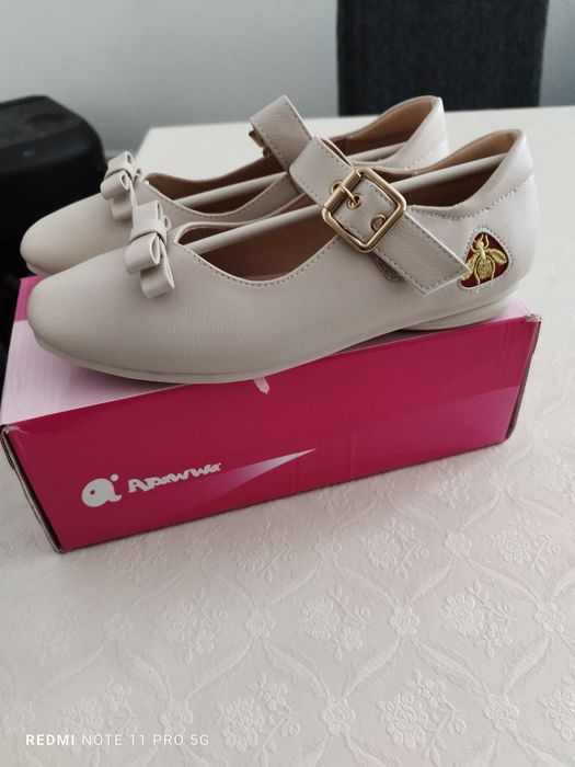 Pantofi fetițe crem