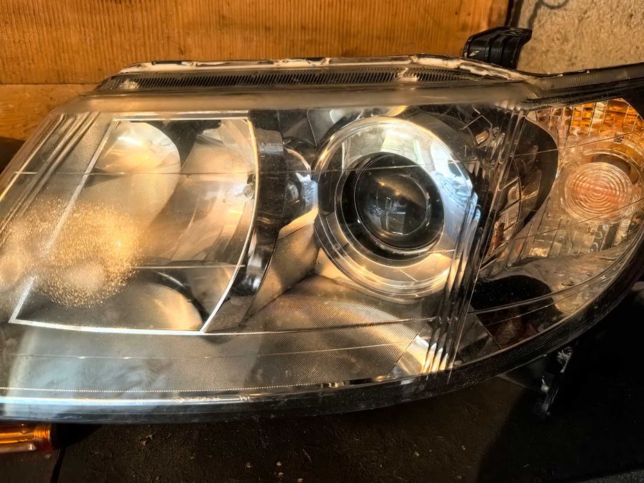 Ляв фар Субару трибека