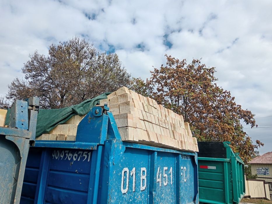 Pishgan gisht teshikli va butun