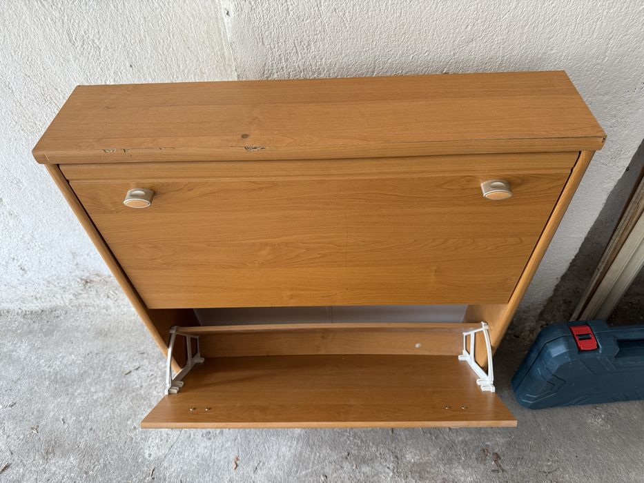 Продавам шкаф за обувки