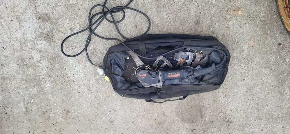 Masina debitat si aparat canelat in pereti la 110v