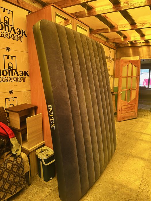Продам надувной матрас с размером 2,10*160