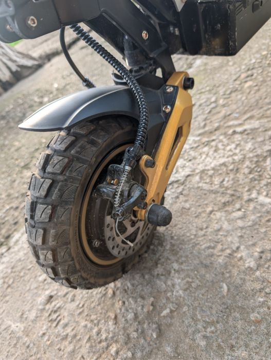 Vând Trotinetă electrică cu motor dublu iENYRID ES1 | 2400W, 60 km/h, autonomie de 60 km