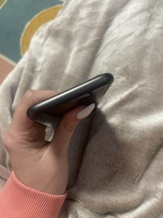 Продавам Iphone 11