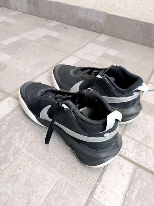 Nike team hustle d10 GS shoes