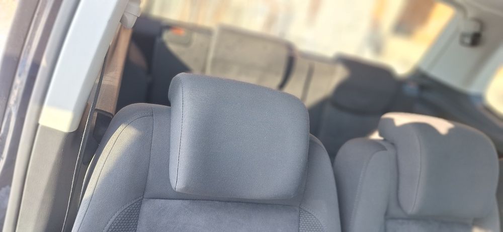 Volkswagen Touran 2011 2.0TDI 140 cp