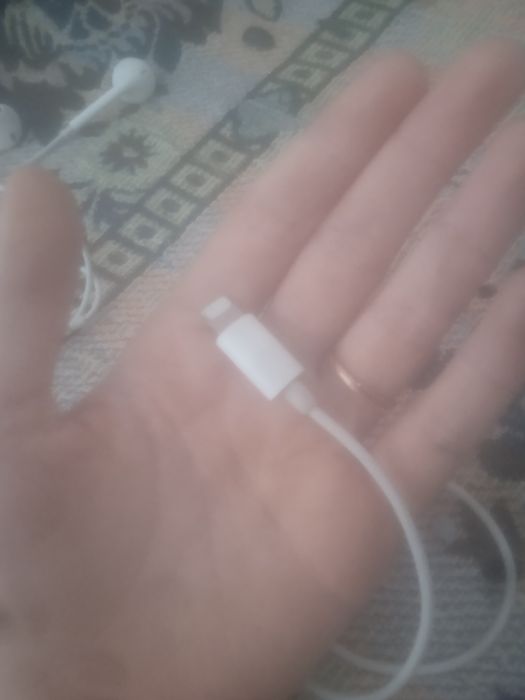 Продам,наушники для айфона