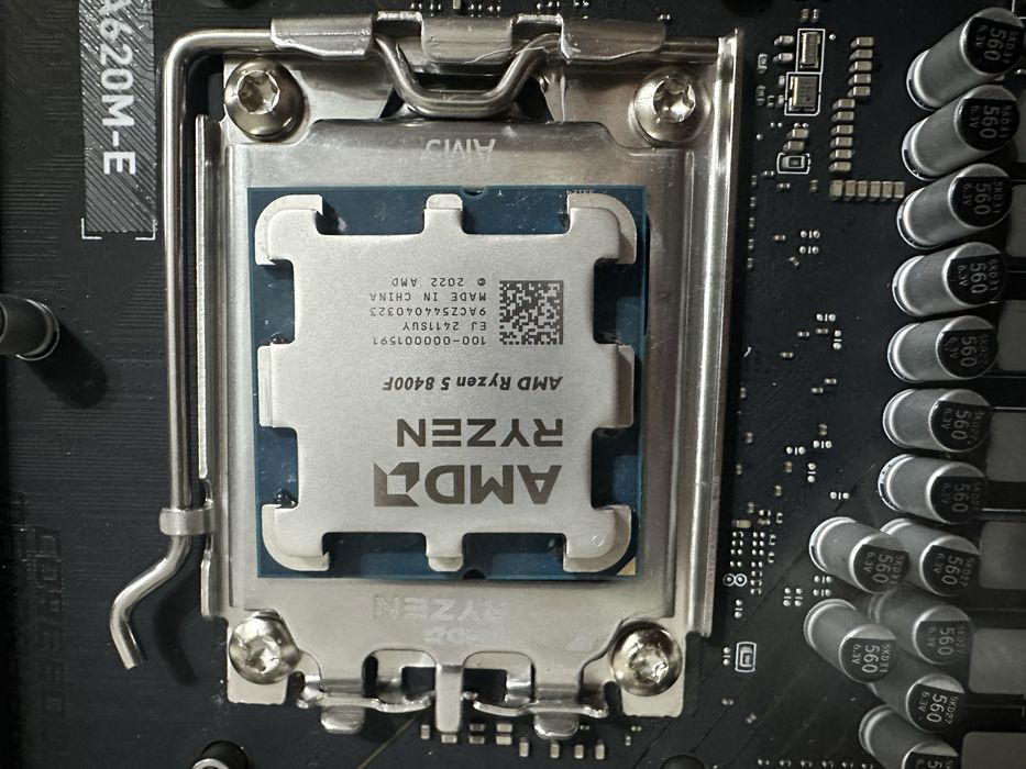 Продам комплект Ryzen 5 8400f + MSI PRO A620M-E