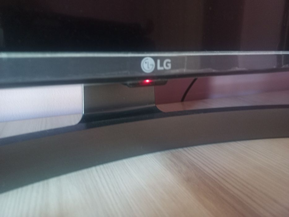 Телевизор очень огромный lg оригинал очень дешево!