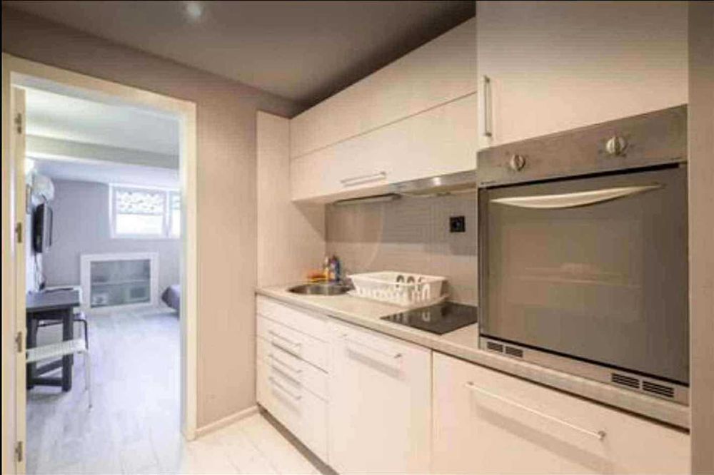 Дава се под наем Едностаен апартамент в София, Оборище - 42 кв.м за 459 € - Снимка #2