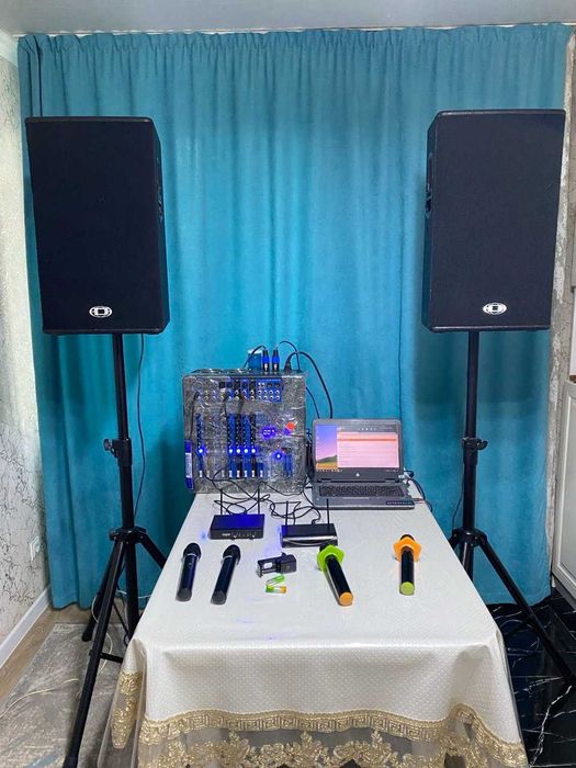 Апаратура, полный комплект. Пульт активный, колонки, микрафоны,ноутбук