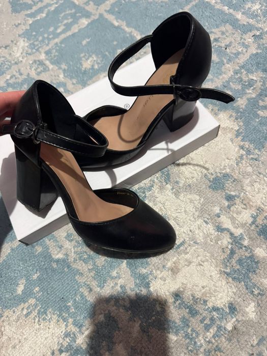 Продам женские туфли