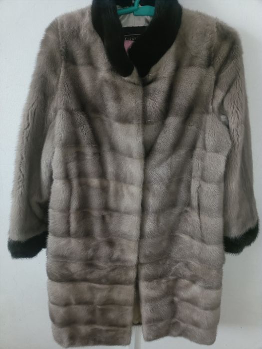 Продается верхняя одежда