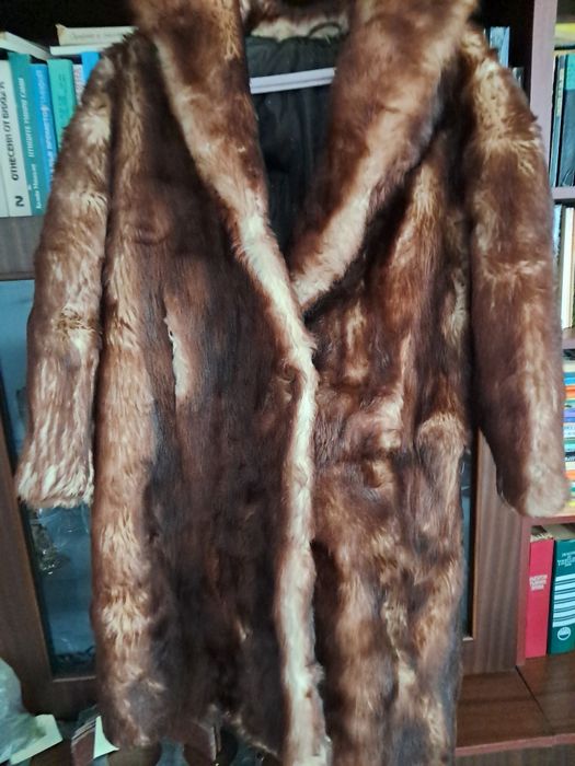 Светло кафяво палто с косъм, пухено