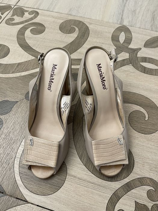 Кожаные босоножки