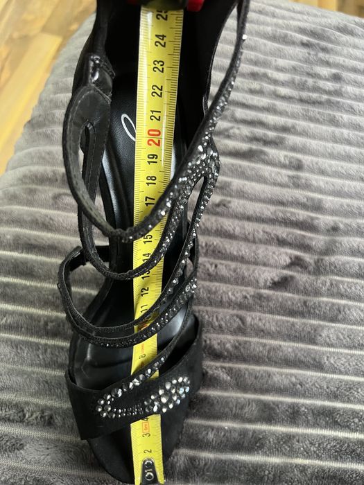 Стилни дамски  сандали.