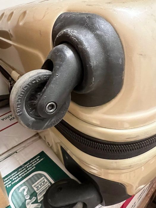 Чемодан Samsonite б/у 19900 тенге