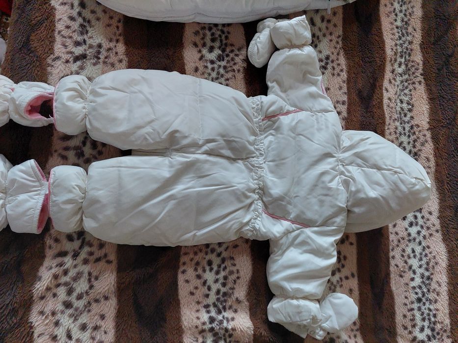 Продам детский конверт и комбинезон