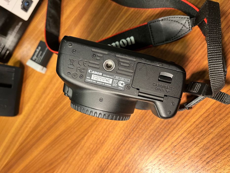 Canon EOS 100D impecabil