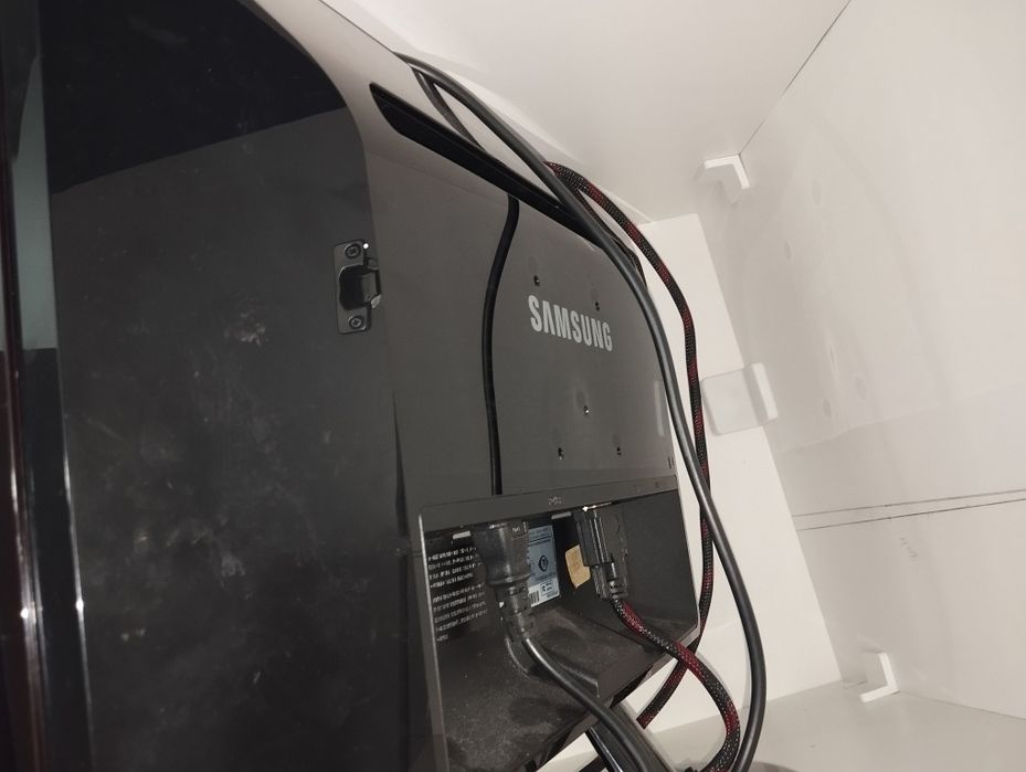 Монитор Samsung p2050 хороший