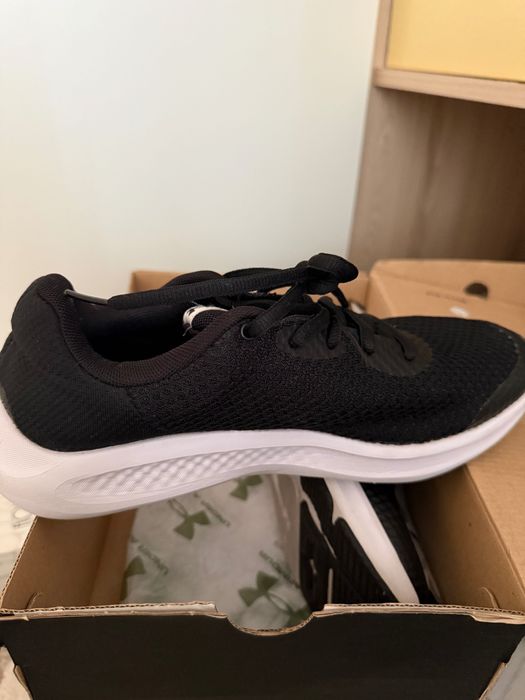 Женские кроссовки