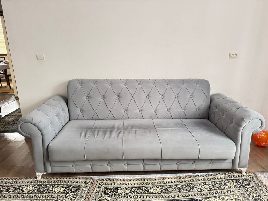 Продам диван голубого цвета