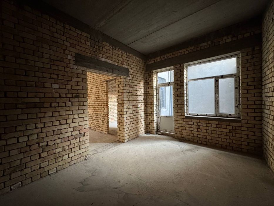 Продаётся дом! 2,20 соток 6 комнат, 2 холла, падвал. Дом г