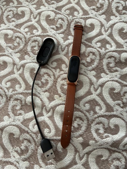 Продам часы с зарядкой