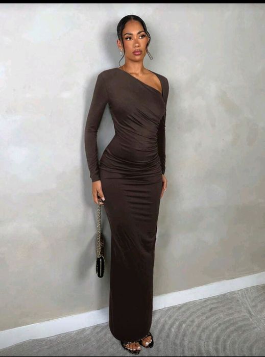 Елегантна дълга дамска рокля