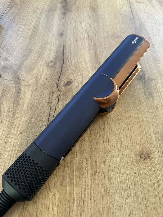 Преса за коса Dyson Airstrait